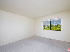 1382 Edgehill Place, Pasadena CA 91103