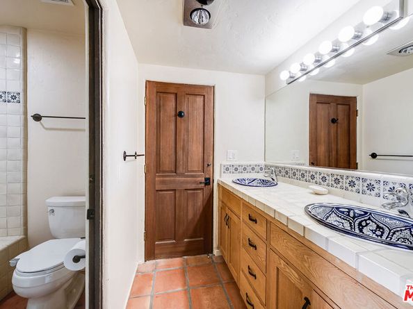 1382 Edgehill Place, Pasadena CA 91103