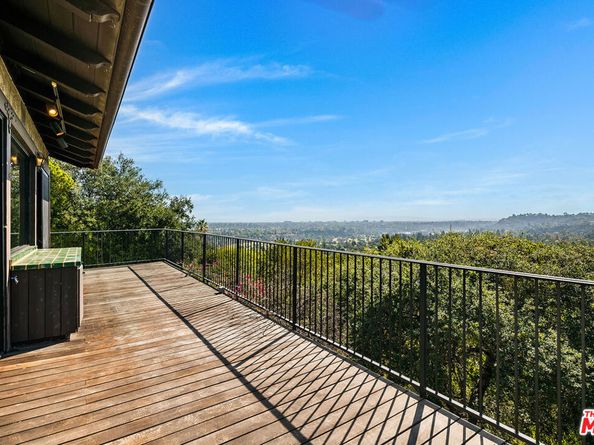 1382 Edgehill Place, Pasadena CA 91103