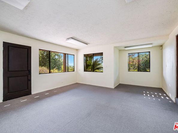 1382 Edgehill Place, Pasadena CA 91103