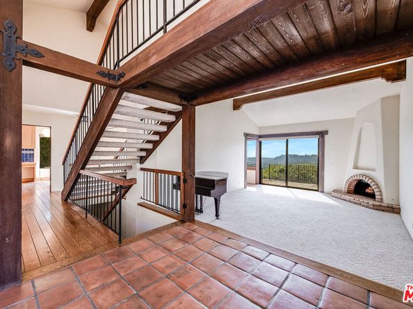 1382 Edgehill Place, Pasadena CA 91103