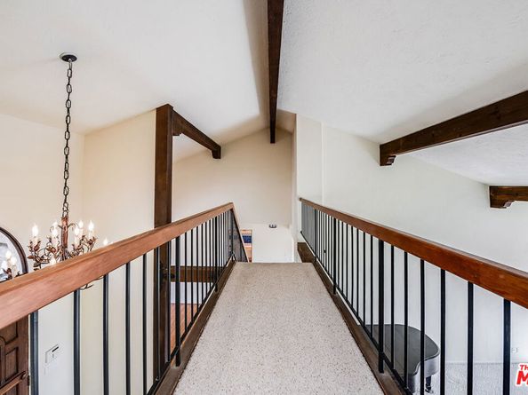 1382 Edgehill Place, Pasadena CA 91103