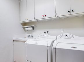 1382 Edgehill Place, Pasadena CA 91103