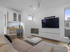 7193 W Formosa Fusion Court, Los Angeles CA 90046