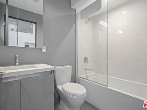 7193 W Formosa Fusion Court, Los Angeles CA 90046