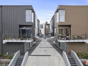 7193 W Formosa Fusion Court, Los Angeles CA 90046