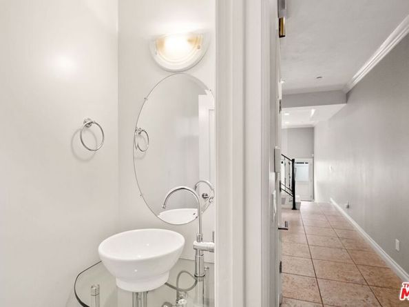 5241 Colodny Drive 103, Agoura Hills CA 91301