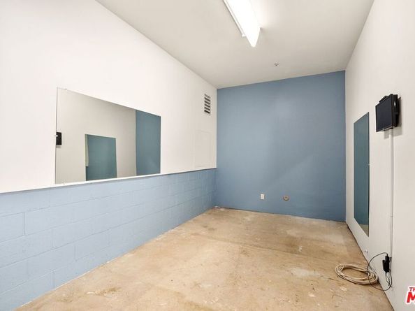 5241 Colodny Drive 103, Agoura Hills CA 91301