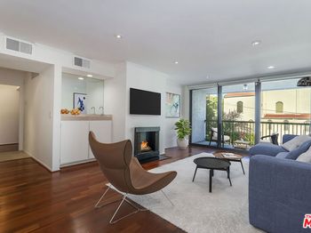 906 N Doheny Drive
