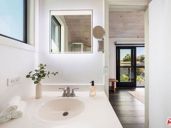19806 Valley View Drive, Topanga CA 90290