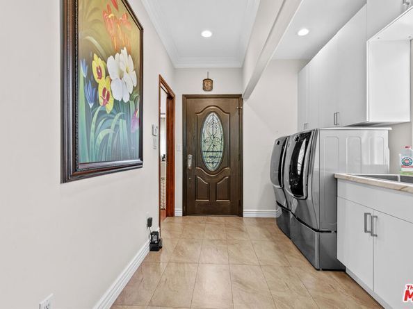 1016 E Verdugo Avenue, Burbank CA 91501