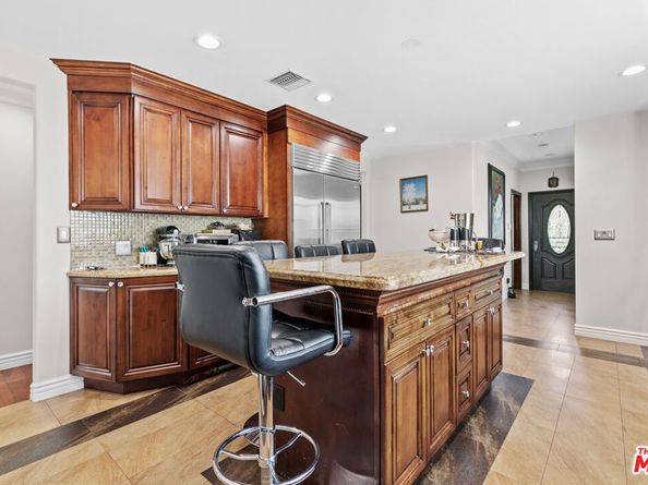 1016 E Verdugo Avenue, Burbank CA 91501