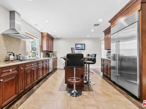 1016 E Verdugo Avenue, Burbank CA 91501