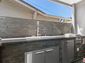 1016 E Verdugo Avenue, Burbank CA 91501