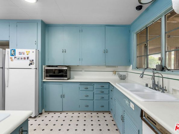 570 S Beverly Glen Boulevard, Los Angeles CA 90024