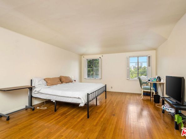 570 S Beverly Glen Boulevard, Los Angeles CA 90024