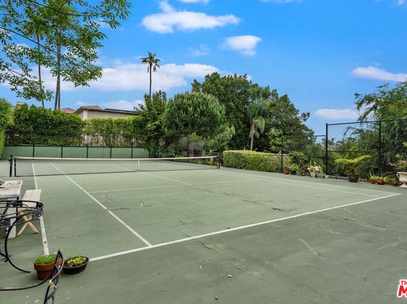 570 S Beverly Glen Boulevard, Los Angeles CA 90024
