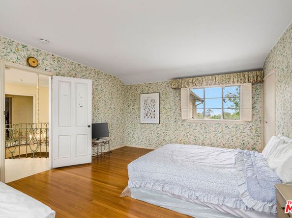 570 S Beverly Glen Boulevard, Los Angeles CA 90024