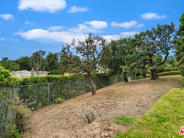 570 S Beverly Glen Boulevard, Los Angeles CA 90024