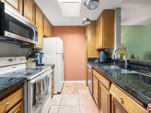 898 Temple Terrace 324, Los Angeles CA 90042