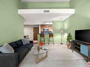 898 Temple Terrace 324, Los Angeles CA 90042