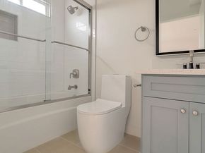 2209 6th Avenue, Los Angeles CA 90018