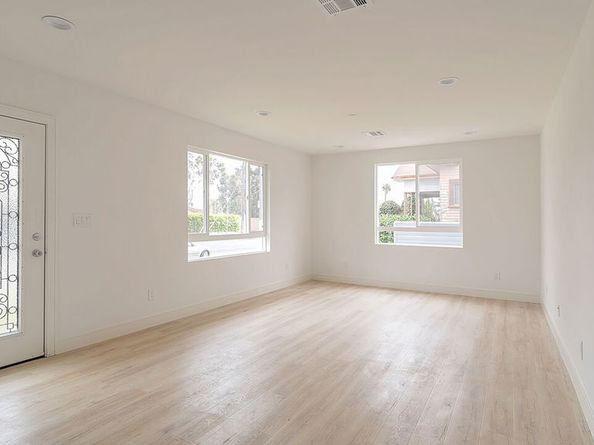 2209 6th Avenue, Los Angeles CA 90018