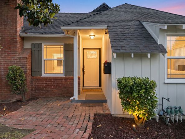 3330 Hermanos Street, Pasadena CA 91107