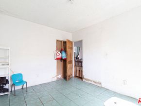 956 E 33rd Street, Los Angeles CA 90011