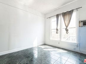 956 E 33rd Street, Los Angeles CA 90011