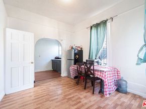 956 E 33rd Street, Los Angeles CA 90011