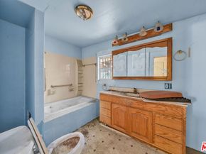 224 W 84th Street, Los Angeles CA 90003