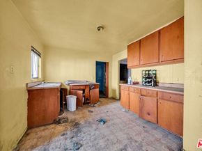 224 W 84th Street, Los Angeles CA 90003