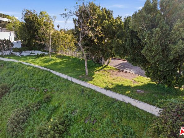 1016 Stradella Road, Los Angeles CA 90077