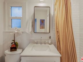 1/2 Willoughby Avenue, Los Angeles CA 90038