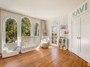 163 S Larchmont Boulevard, Los Angeles CA 90004