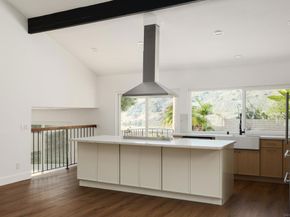 5522 Bloch St, San Diego CA 92122