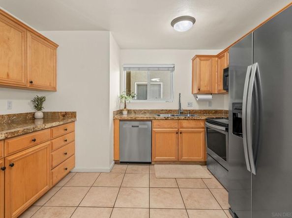 2528 White Oak Pl 3, Escondido CA 92027