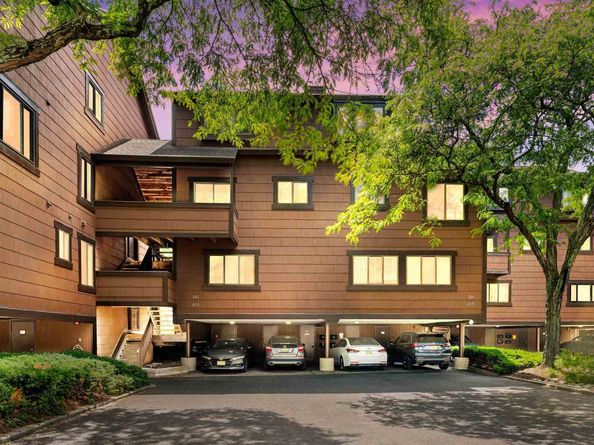 261 Sunset Key, Secaucus NJ 07094