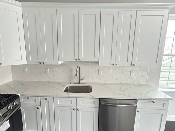 47 Cottage St, Bayonne NJ 07002