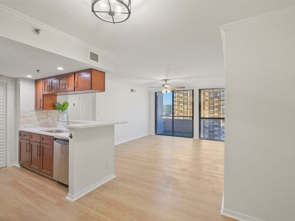 3525 Sage Road 1705, Houston TX 77056