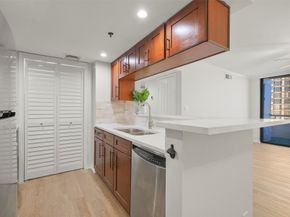 3525 Sage Road 1705, Houston TX 77056