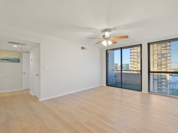 3525 Sage Road 1705, Houston TX 77056