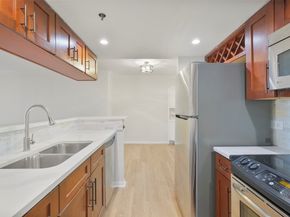 3525 Sage Road 1705, Houston TX 77056