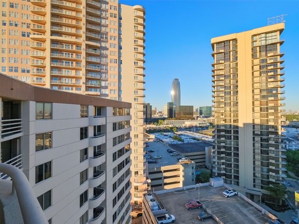 3525 Sage Road 1705, Houston TX 77056