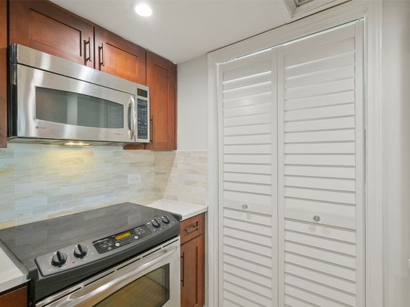 3525 Sage Road 1705, Houston TX 77056