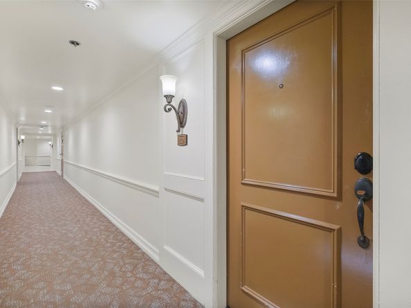 3525 Sage Road 1705, Houston TX 77056