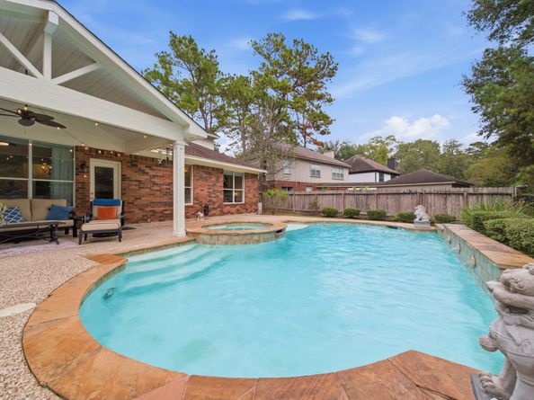 99 E Sterling Pond Circle, The Woodlands TX 77382