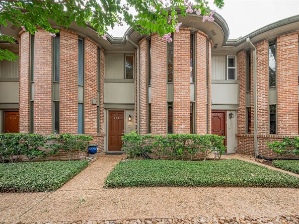 674 S Ripple Creek Drive, Houston TX 77057