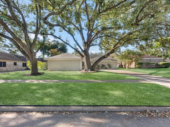 14319 Ella Lee Lane, Houston TX 77077